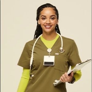 Martini Olive Zamora Petite jogger Fig scrub pants